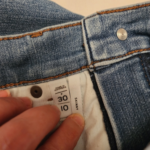 Loft Raw Hem Petite Skinny Crop Jeans 10 - Picture 9 of 10